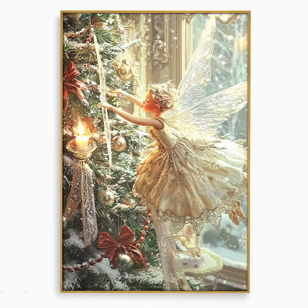 Tablou canvas cu pictura cu zana printre crengile bradului, in rama de aluminiu auriu